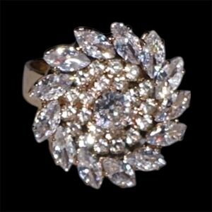 ✨Elegant Gold and Silver Floral Ring